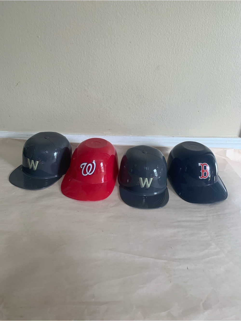 Set of 4 Washington Nationals Souvenir Batting Helmet Ice Cream Holder plastic